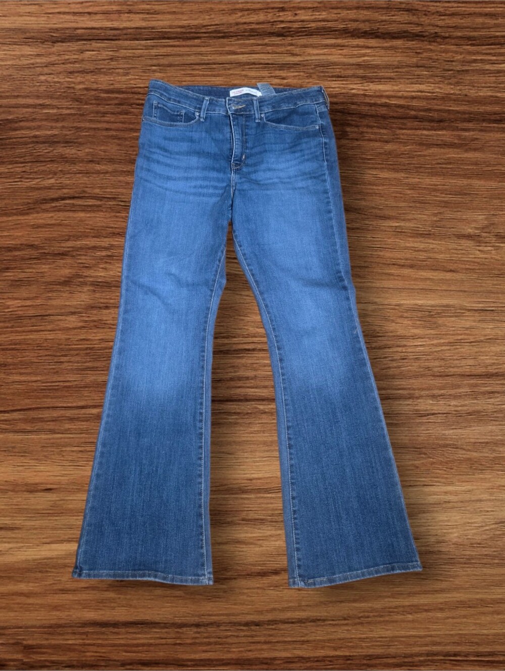 Levi's Signature Mid Rise Bootcut Jeans
